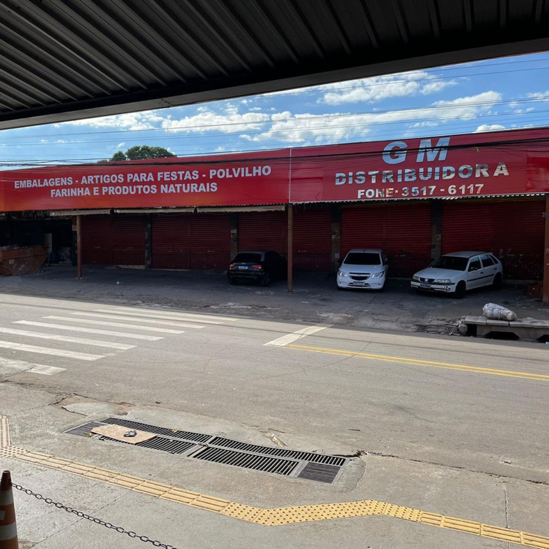 Fachada ACM e INOX - GM distribuidora - - Logomarca Comunicação Visual