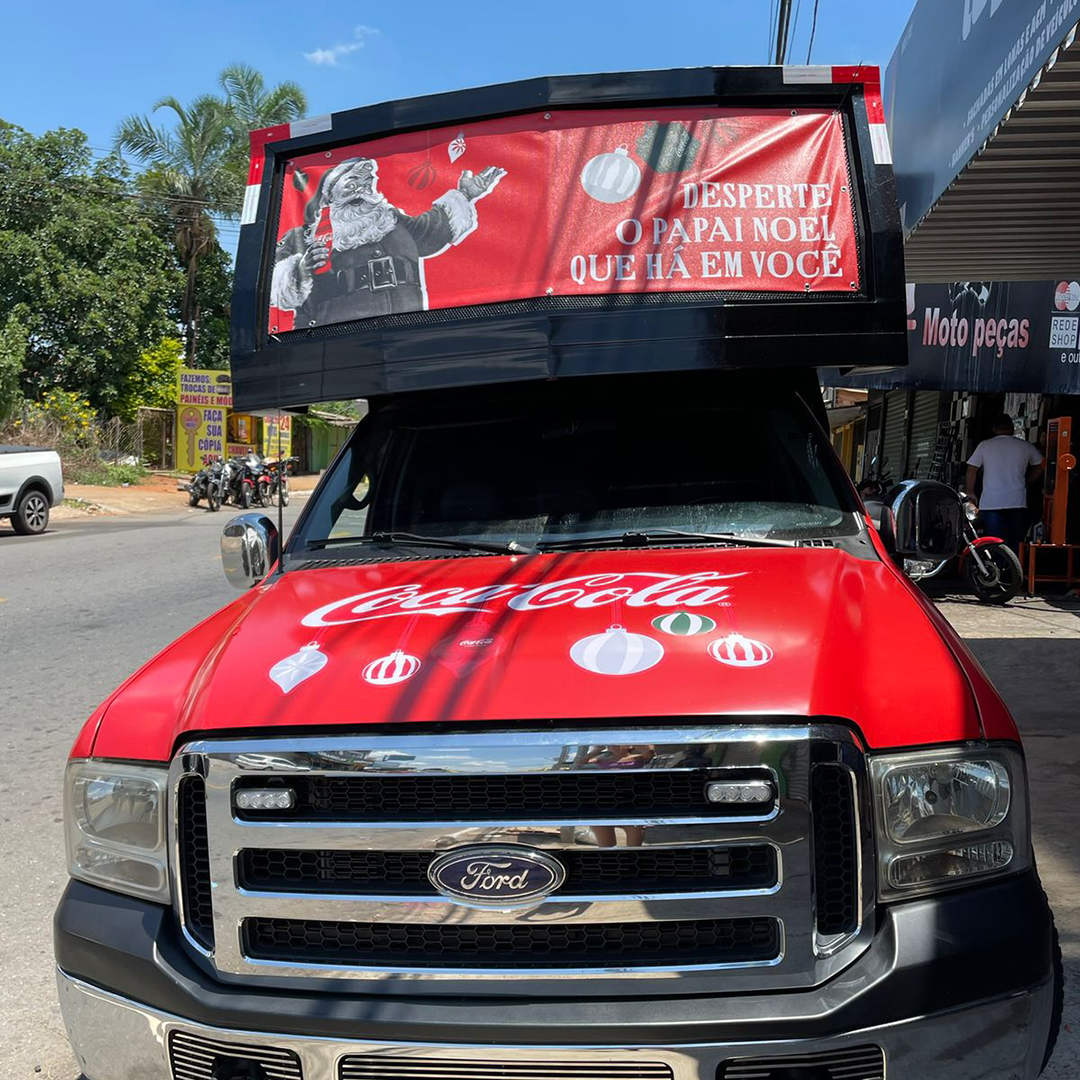 Plotagem carro Coca-Cola - Logomarca Comunicação Visual Goiania (1)